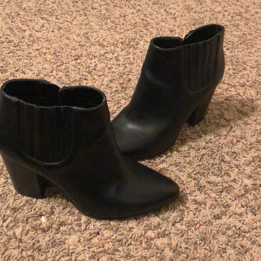 Black forever 21 booties